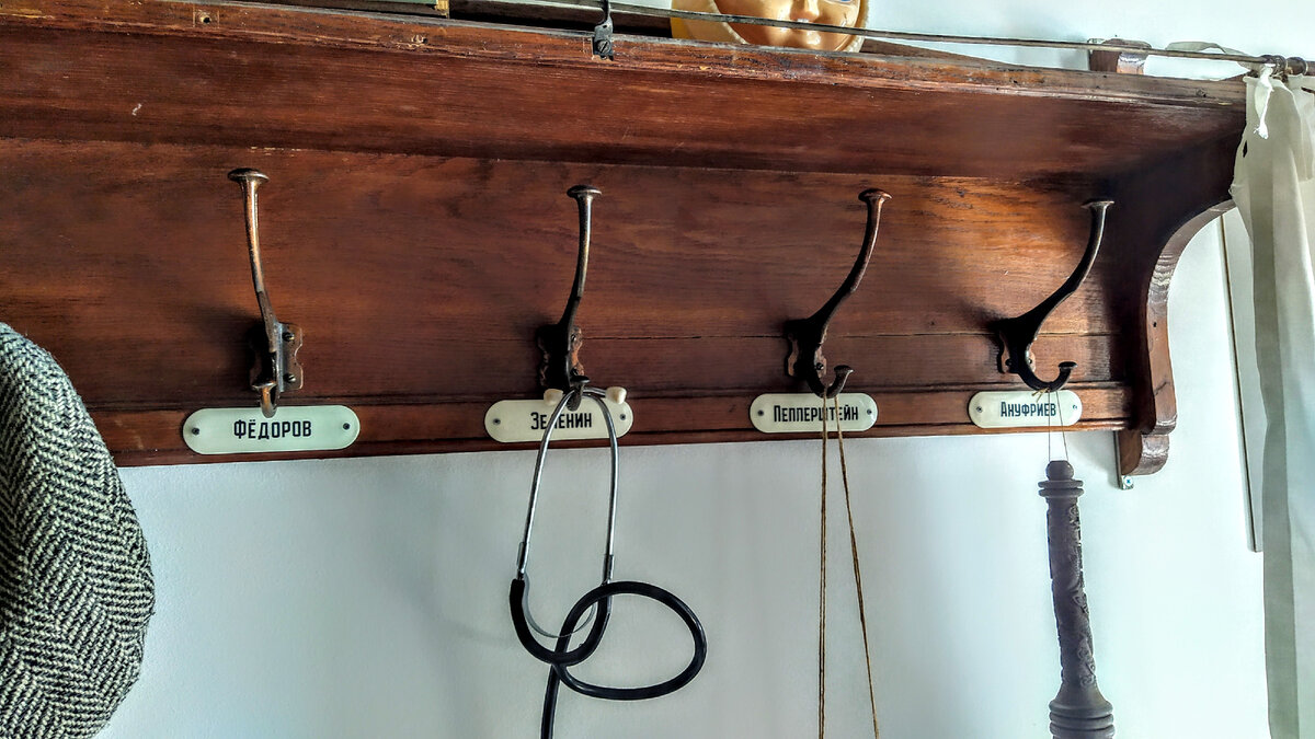 Фото с выставки "Место в себе", снято мной на телефон :)