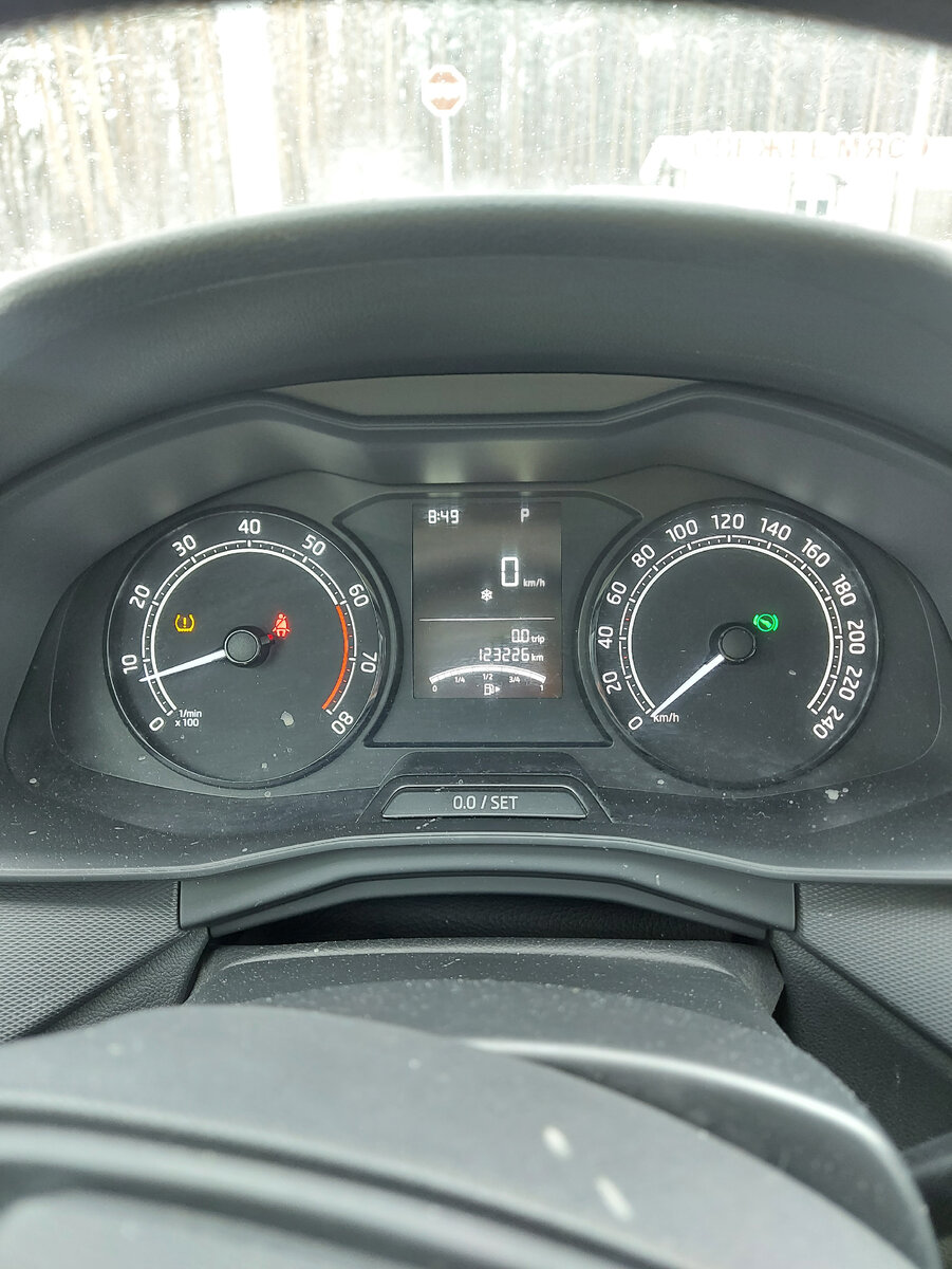 Первый заказ принял в 9:00...