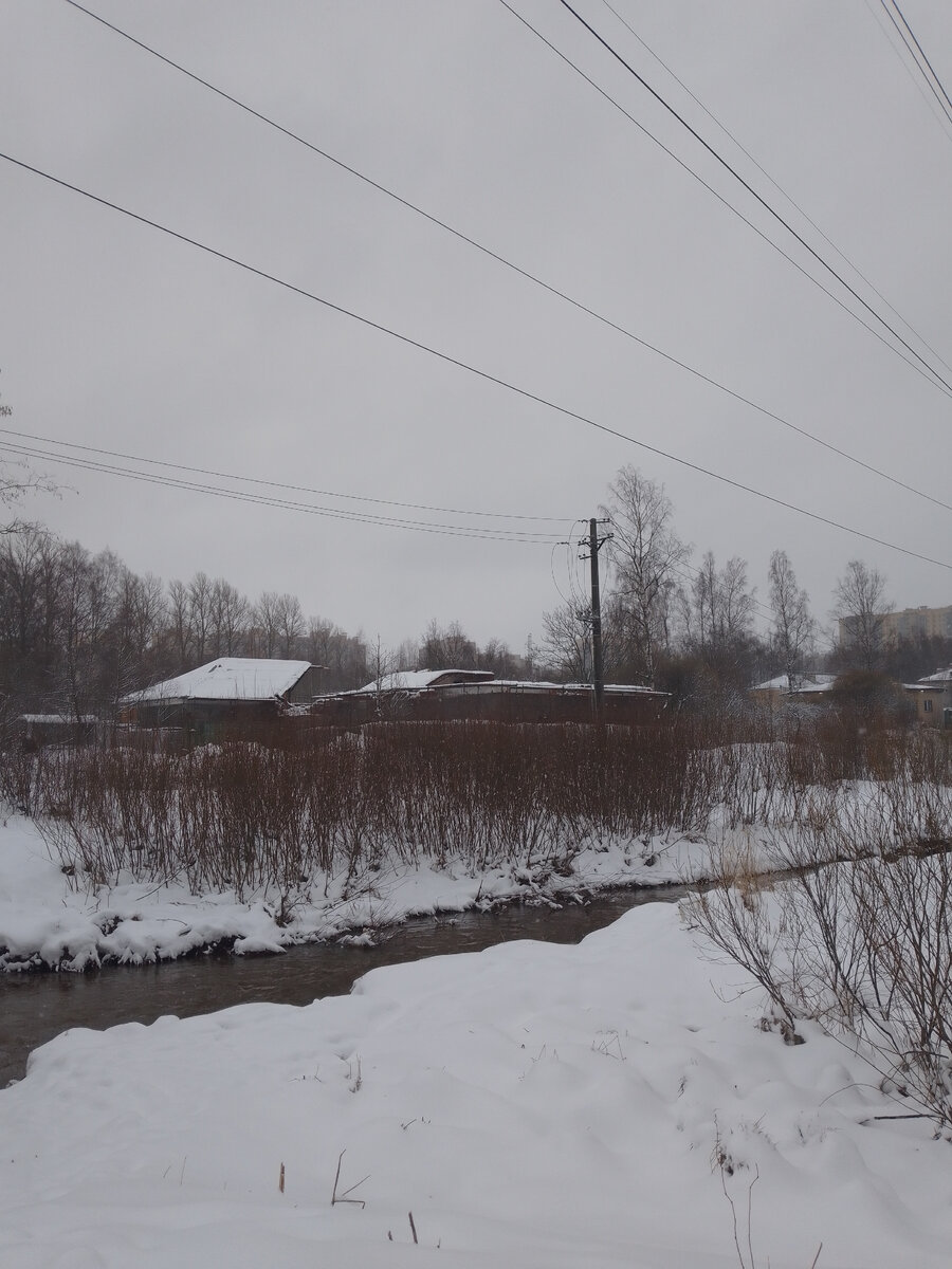  1 апреля 2023 старой крыши уже почти не было. 