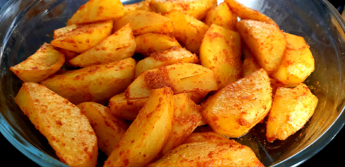 картошечка по деревенски в духовке. блюда из кабачков. картошка в духовке с котлетками. что приготовить быстро и вкусно без картошки. овощная запеканка.