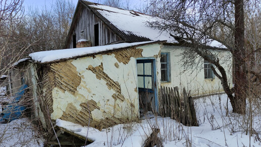 Исчезнувшая деревня в центральной России. Ни единого жилого дома. Зашёл в последний заброшенный дом