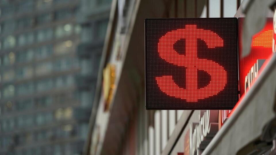     Во Франции назвали дедолларизацию необратимым процессом Известия/Павел Волков