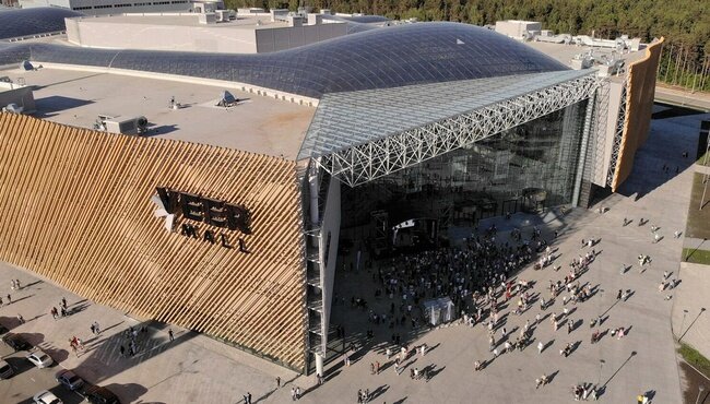 Рис.1. ТРЦ "VEER Mall". Источник: https://thumb.tildacdn.com/tild6432-3530-4765-a433-623062313830/-/format/webp/DJI_0664-min2-min.jpg