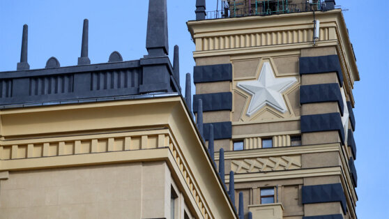    В центре Москвы загорелось одно из зданий Минобороны РФ Ксения Пудовкина