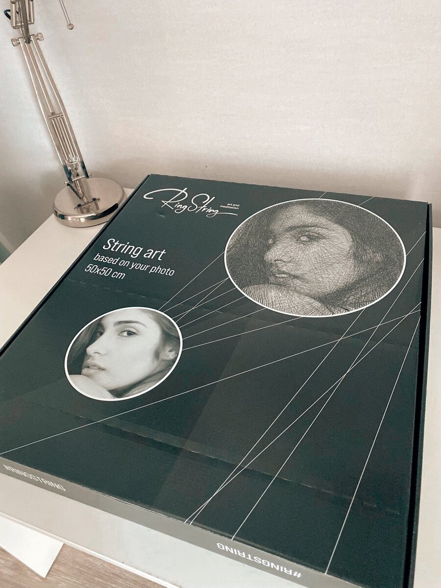 Так выглядит набор для создания картины. Упаковка очень красивая и массивная, такую приятно вручать в качестве подарка