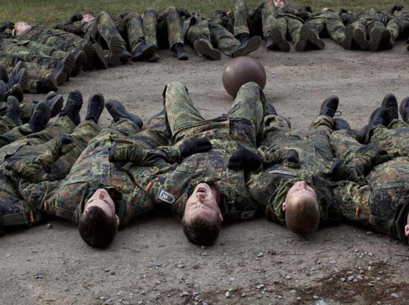 Право отказаться от службы в вооружённых силах существует с 1949 года - следовательно, оно старше Бундесвера © imago stock&people