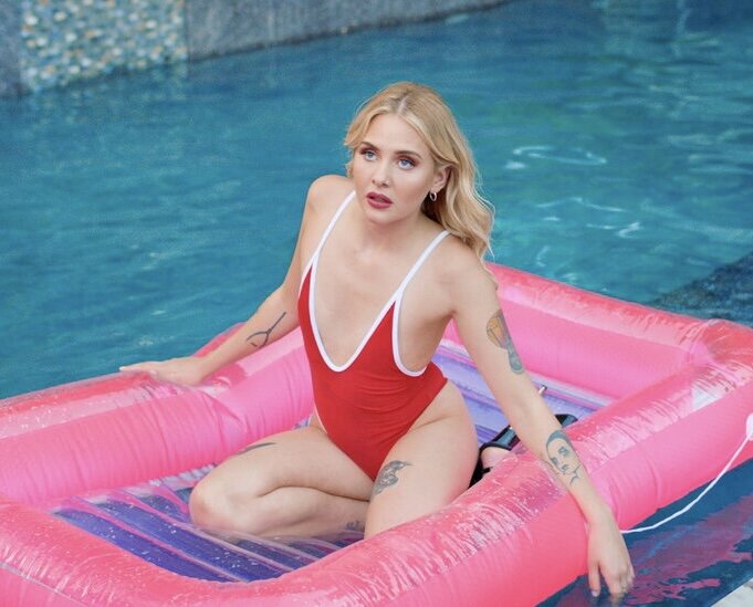 Драма. В главных ролях: София Каппель, Зельда Моррисон, Эвелин Коэр, Дана Деармонд, Марк Шпиглер.