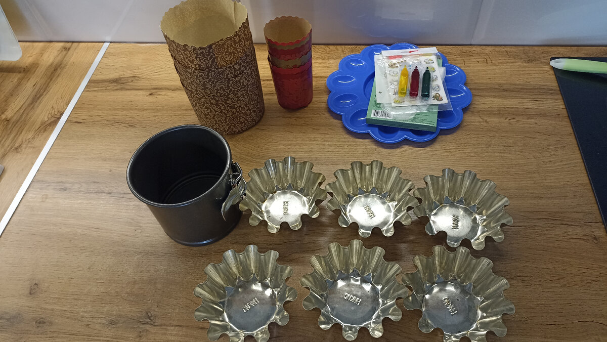 Ребристые формы отмывать руками - ну такое... А посудомойка отмывает их на ура