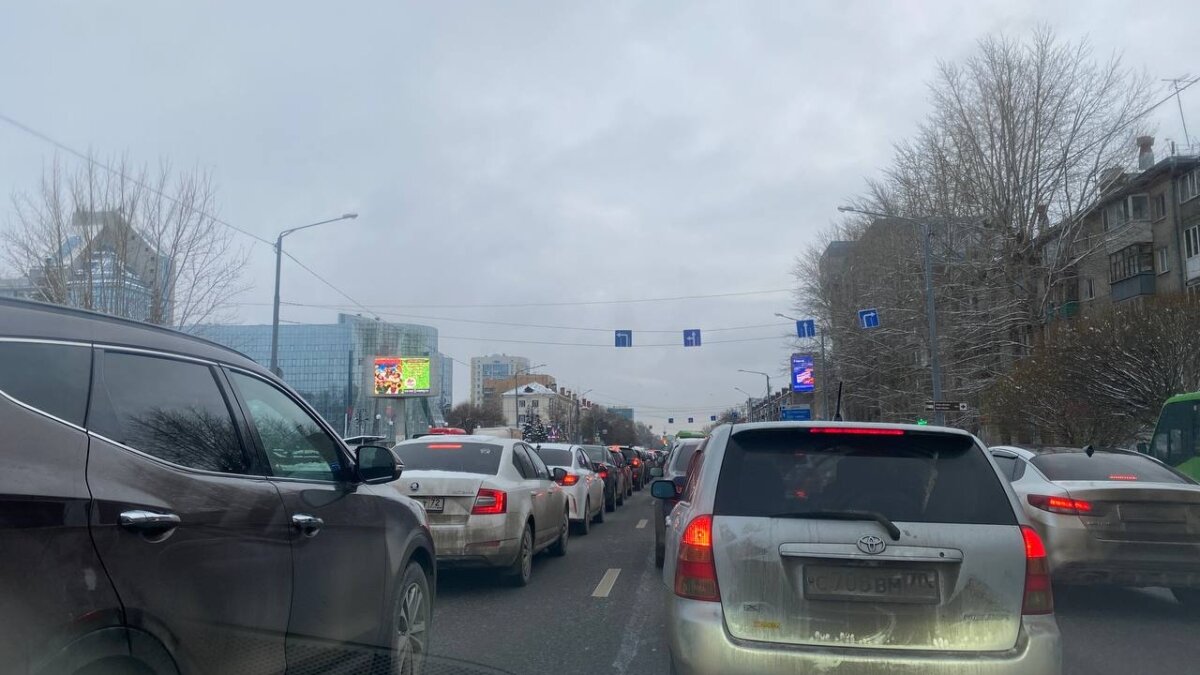 В Тюмени второй день цены на такси как в новогоднюю ночь | TMN.SM.NEWS ...