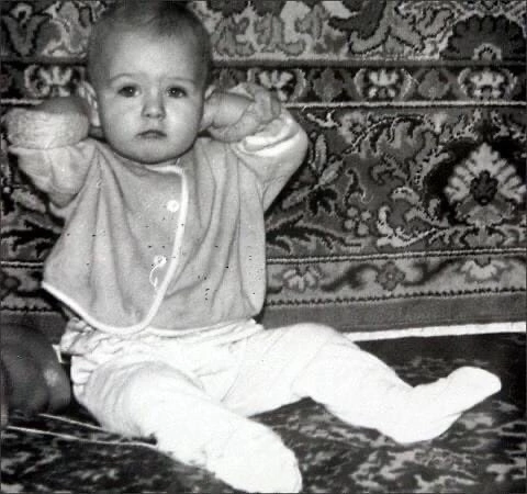 Маленькая годовалая Мария