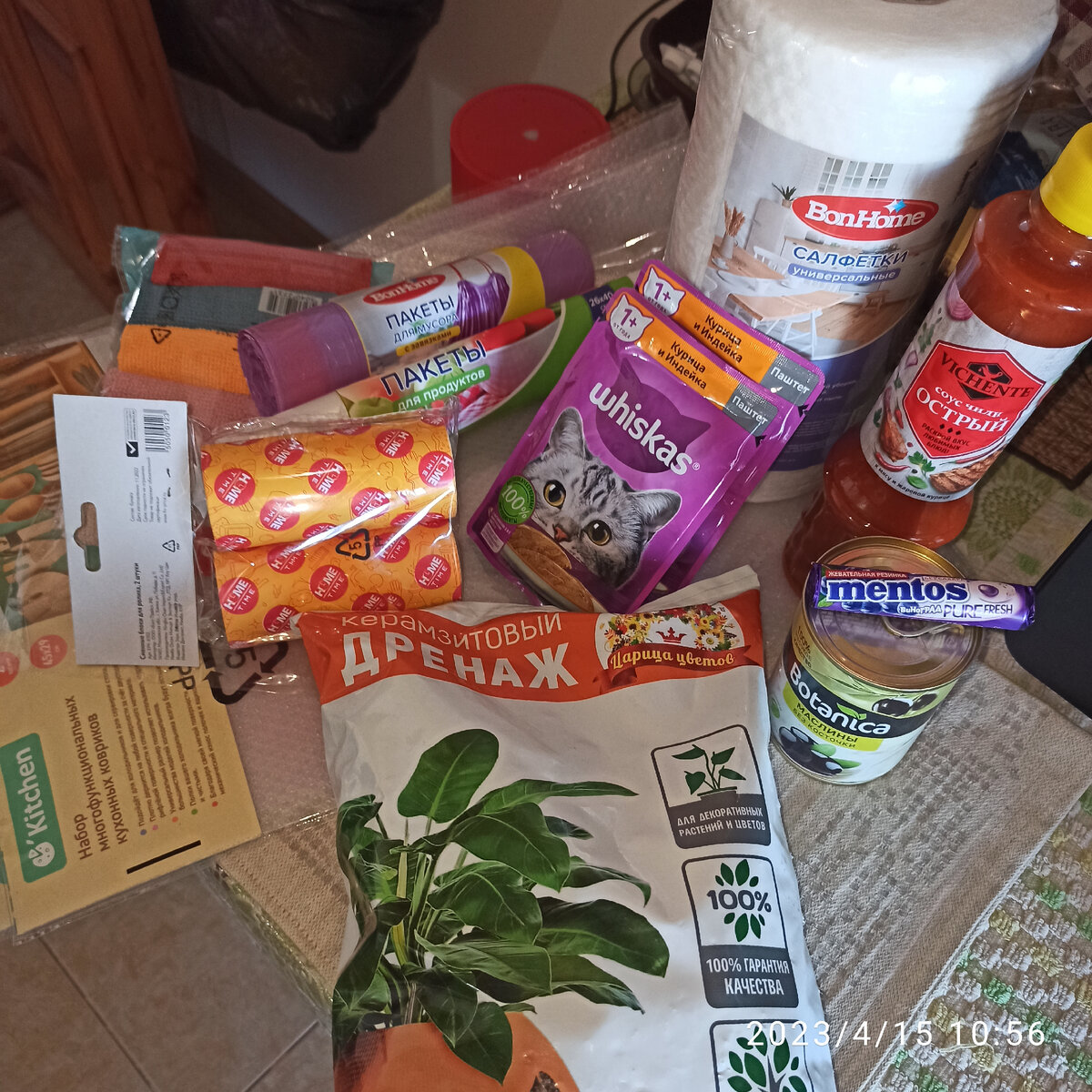 Фикс-прайс, самое интересное - коврики на полки в холодильник, заказывала маме года полтора назад набор их - дорогущие были, а теперь... вся закупка в фиксе вышла чуть дороже, чем были мамины коврики