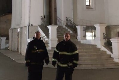    Работники ГКУ МО «Мособлпожспас» у храма на Пасху © Пресс-служба ГКУ МО «Мособлпожспас»