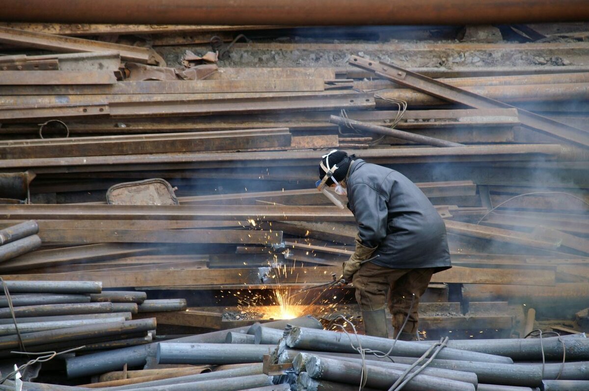 машиностроительное предприятие. демонтаж металлоконструкций работ. газорезчик металлолома. демонтаж металлоконструкций. демонтаж металлолома.