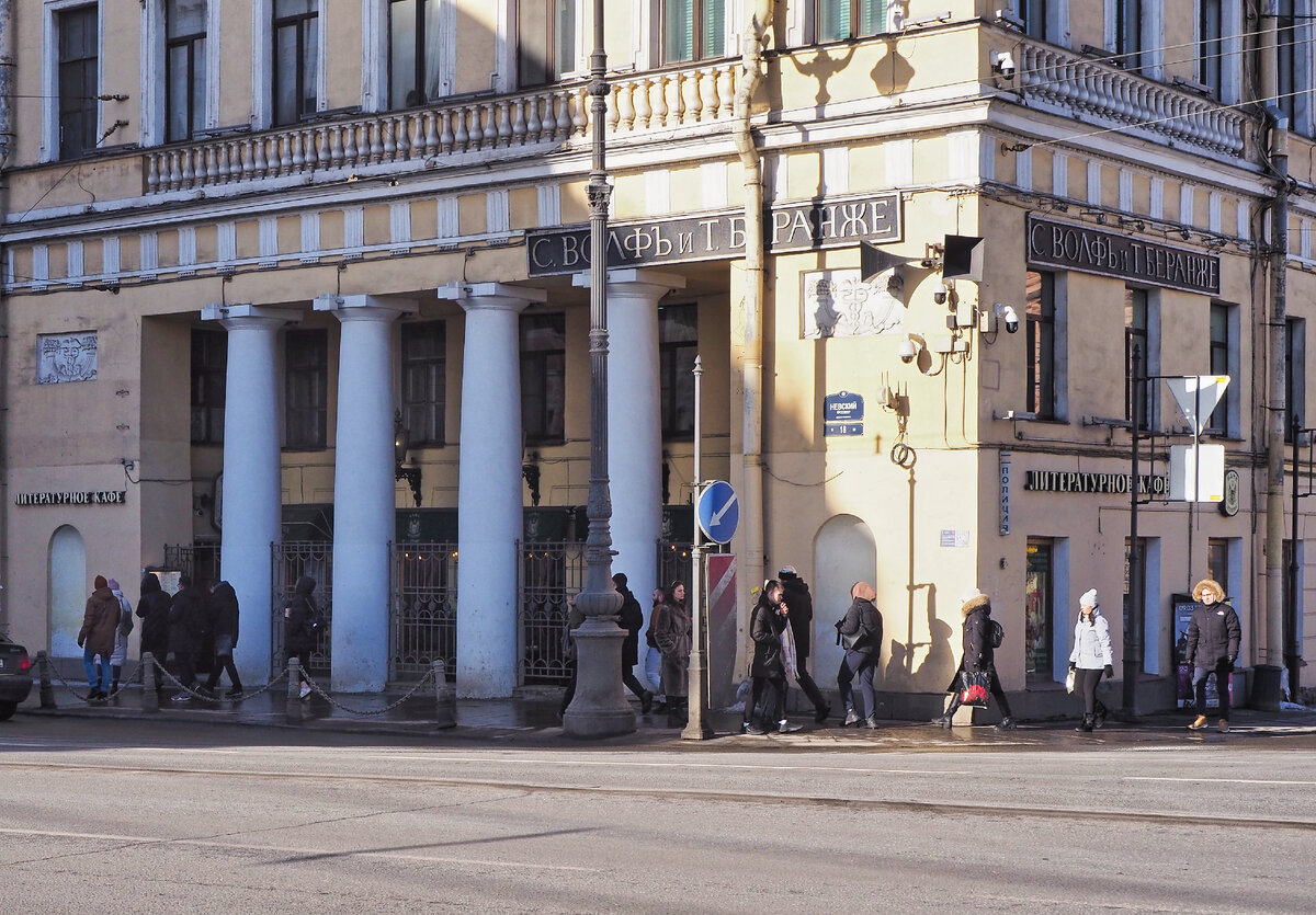 Неизвестный Невский проспект: открытые парадные, видовые площадки и  исторические кафе | Зачем я там была? | Дзен