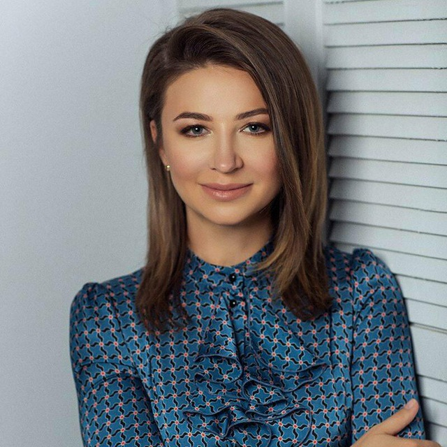 Елена Блиновская (Останина), родом из села в Вятской губернии, решила оторвать кусок хлеба у московских крутых артистов, и за это получила втык. 