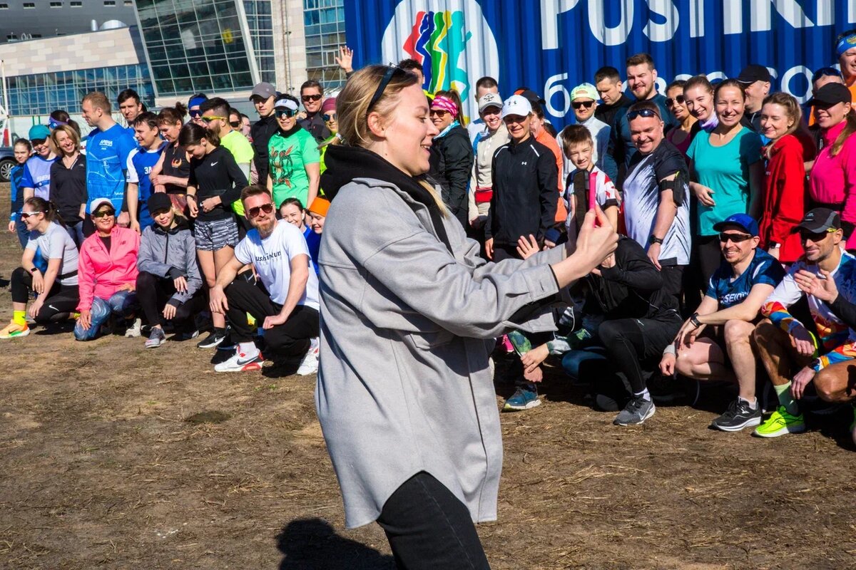 Автор в толпе в черной кепке на заднем фоне (что бы не портить общее фото))). 