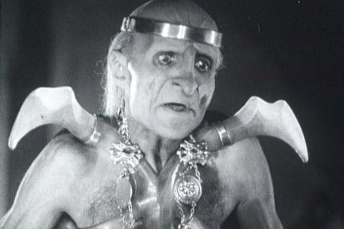 КОЩЕЙ БЕССМЕРТНЫЙ - весьма архетипический персонаж славянского фольклора. На фото из открытых бессмертных - Кощей в исполнении народного артиста СССР Милляра - исполнителя роли всевозможных злодеев по призванию.