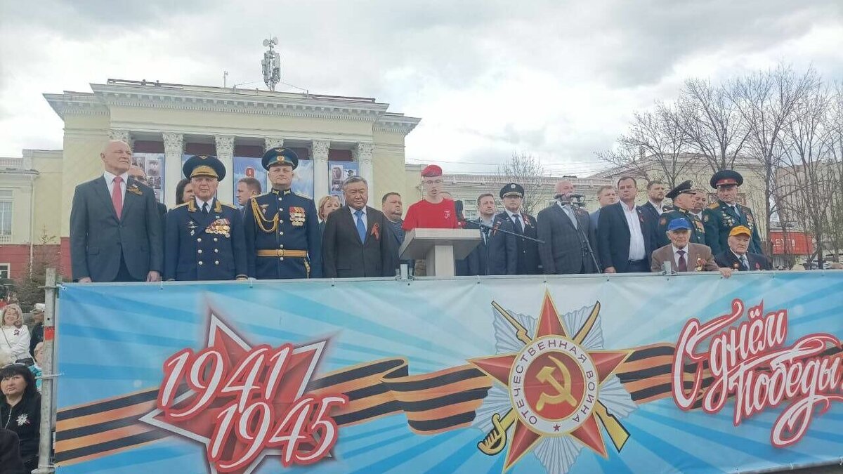     78-ю годовщину Победы над фашистской Германией широко и достойно отметили в Артёмовском городском округе. Об этом рассказал глава Артёма Вячеслав Квон в своём официальном telegram-канале.