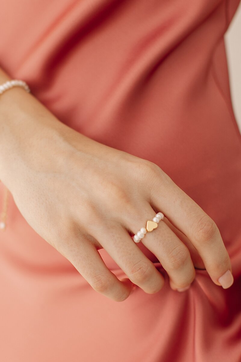 Кольцо на эластичной резинке из натурального жемчуга NOIMA