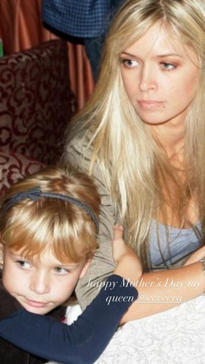    Вера Брежнева с дочерьюСоцсети