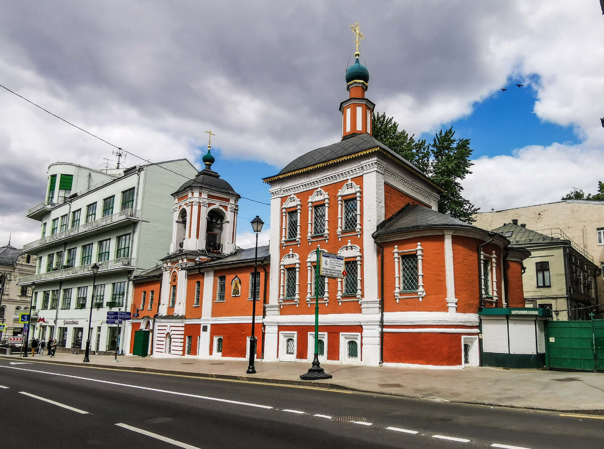 Церковь святителя Николая Чудотворца в Клённиках. Улица Маросейка. Фотография сделана 14 мая 2023 года.