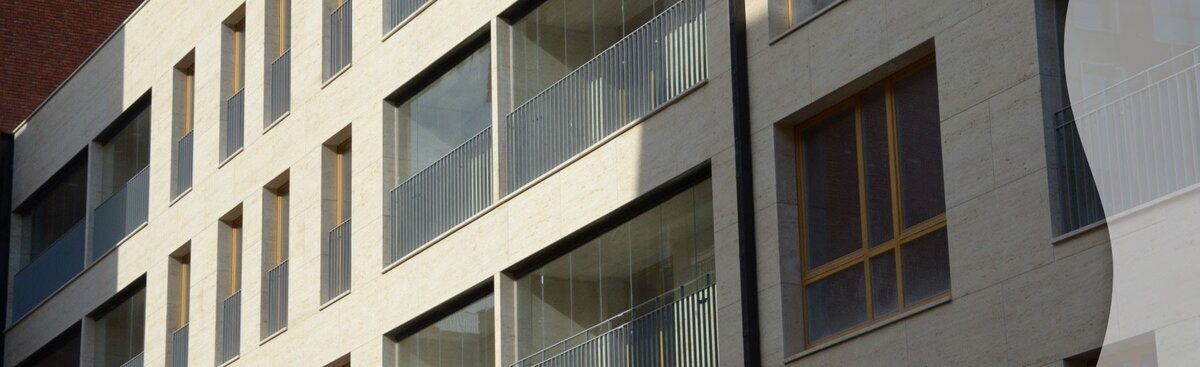 Лоджия в ЖК "Литератор" с раздвижным безрамным остеклением. Москва