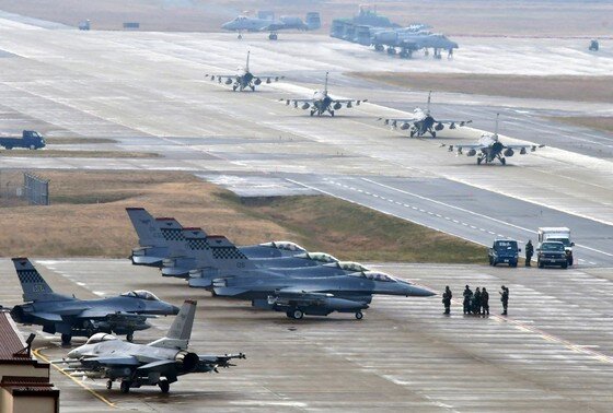    ВВС США, эскадрилья F-16 на авиабазе