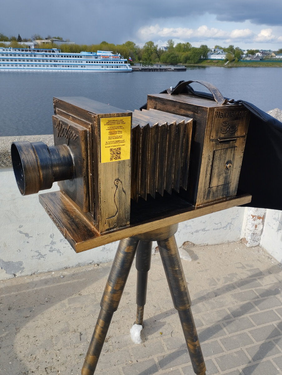 Скульптура фотоаппарата от музея "Искра" (ФОТО АВТОРА)