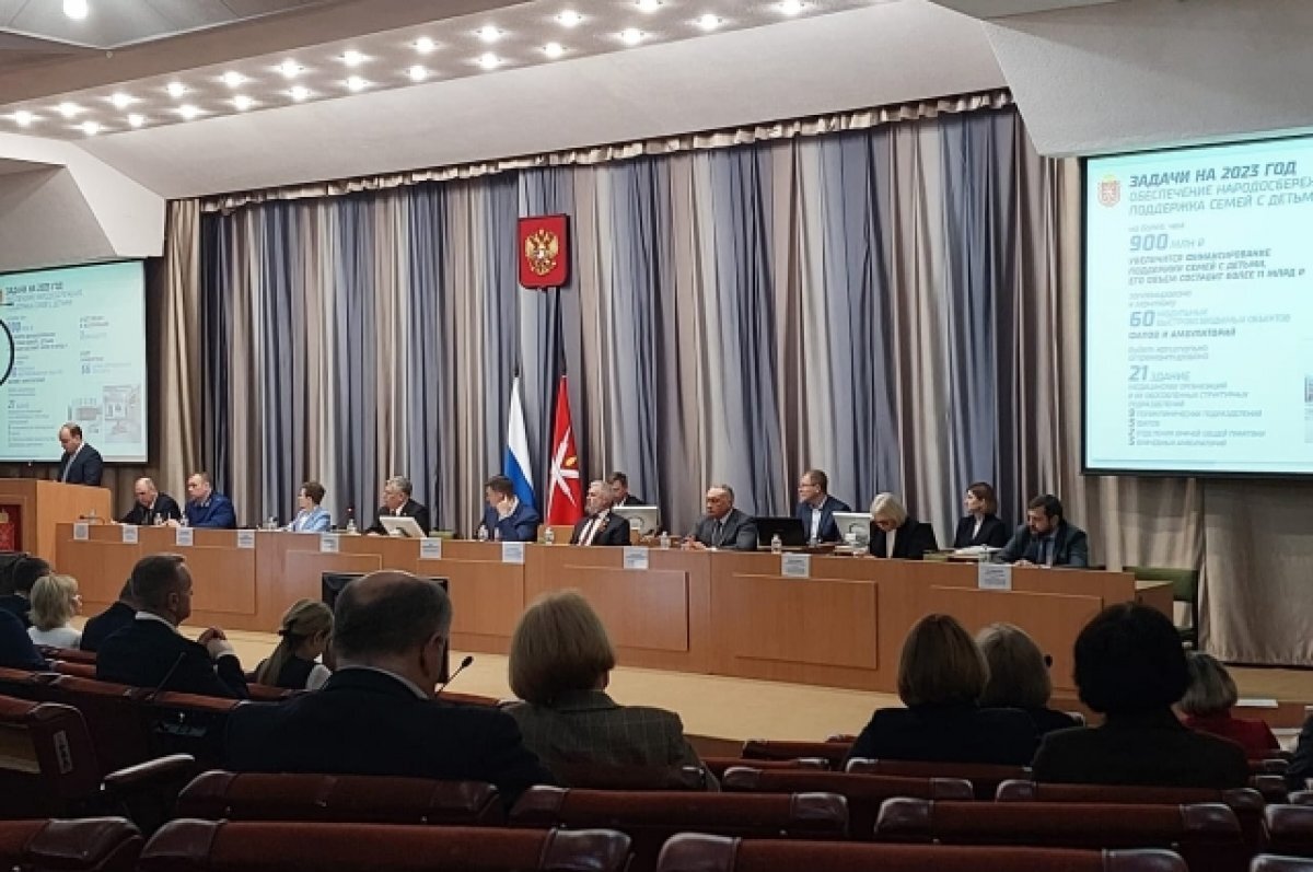    В. Федорищев отчитался перед тульскими депутатами о работе правительства