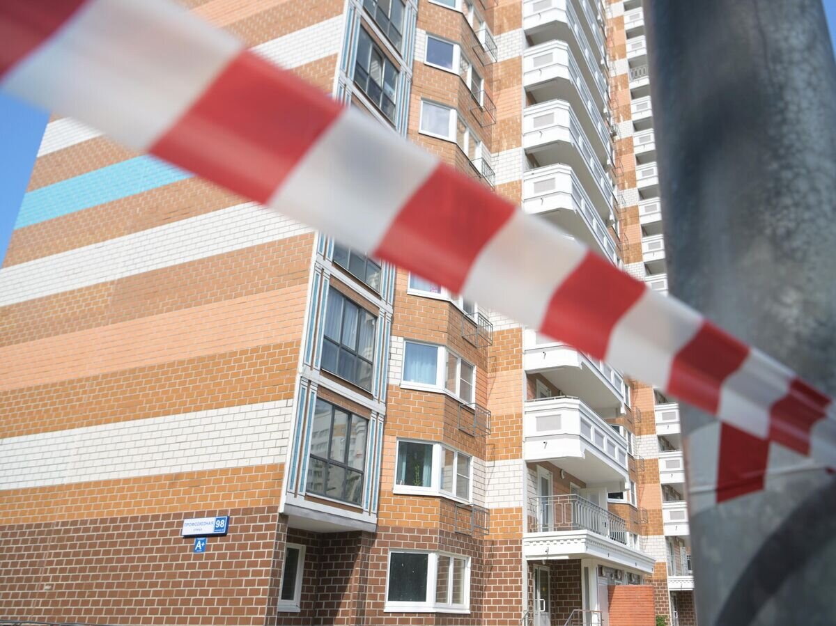    Оцепление территории жилого дома, пострадавшего в результате атаки беспилотника, на улице Профсоюзная в Москве© РИА Новости / Алексей Никольский