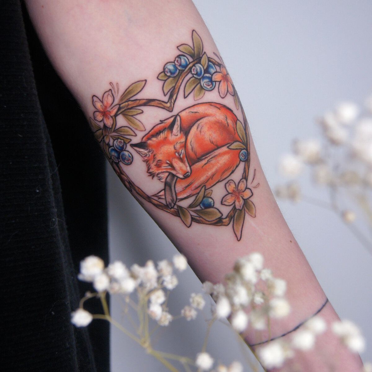 Татуировка выполнена Марией Павлюченко, мастером тату-студии «KOKOSSTUDIO»