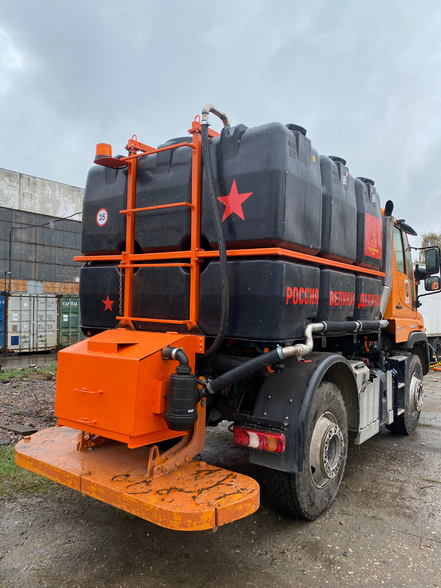 Поливомоечное  оборудования для шасси Mercedes Unimog   Оборудование для распределения жидких реагентов с усиленной емкостью МОС-6 Плотность емкости 1.-2