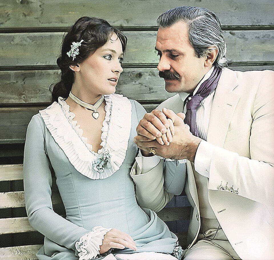     В «Жестоком романсе», поставленном по самой популярной пьесе Островского «Бесприданница», главные роли блестяще исполнили Лариса Гузеева и Никита Михалков. Фото: Кадр из фильма