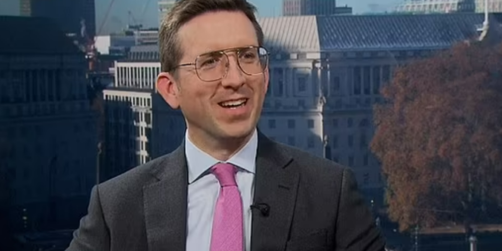 Ричард Иден разместил официальное уведомление Скоби в соцсетях. Фото: Getty Images 