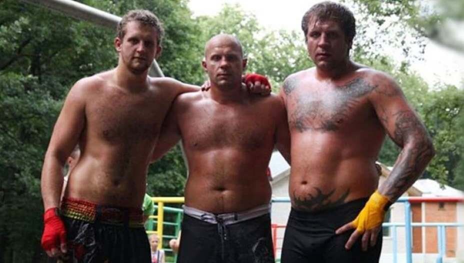    Третий брат Емельяненко - Иван (слева) проведет свой первый бой в ММА. Фото: Соцсети