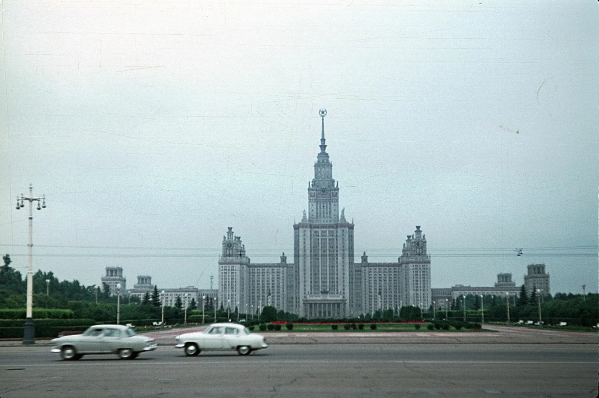 В МГУ им Ломоносова СССР