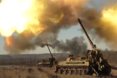    Стрельба из пушки «Гиацинт» по позициям ВСУ ©Скриншот / видео Минобороны РФ