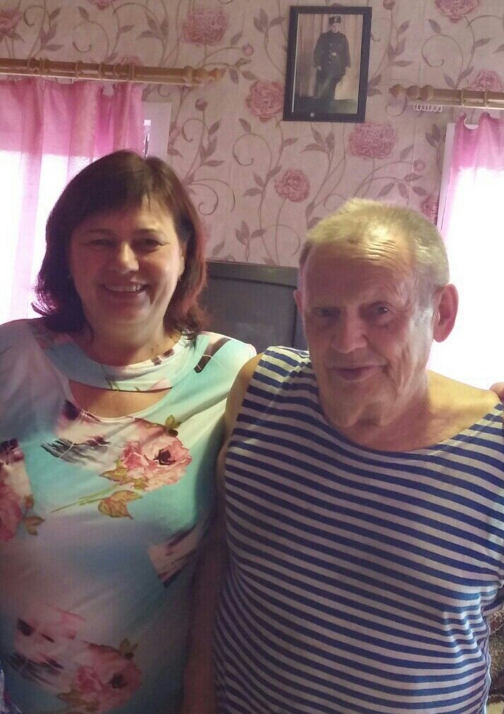 Сестра Александра с папой. У неё на руках папа и ушёл... Лето 2019 год. Из личного архива.