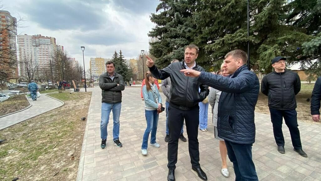    Недостатки прошлогоднего благоустройства в Аллее Памяти и Славы, а также на территории памятника природы «Дубовая аллея» в Нижнем Новгороде будут устранены. Об этом сообщает пресс-служба мэрии.