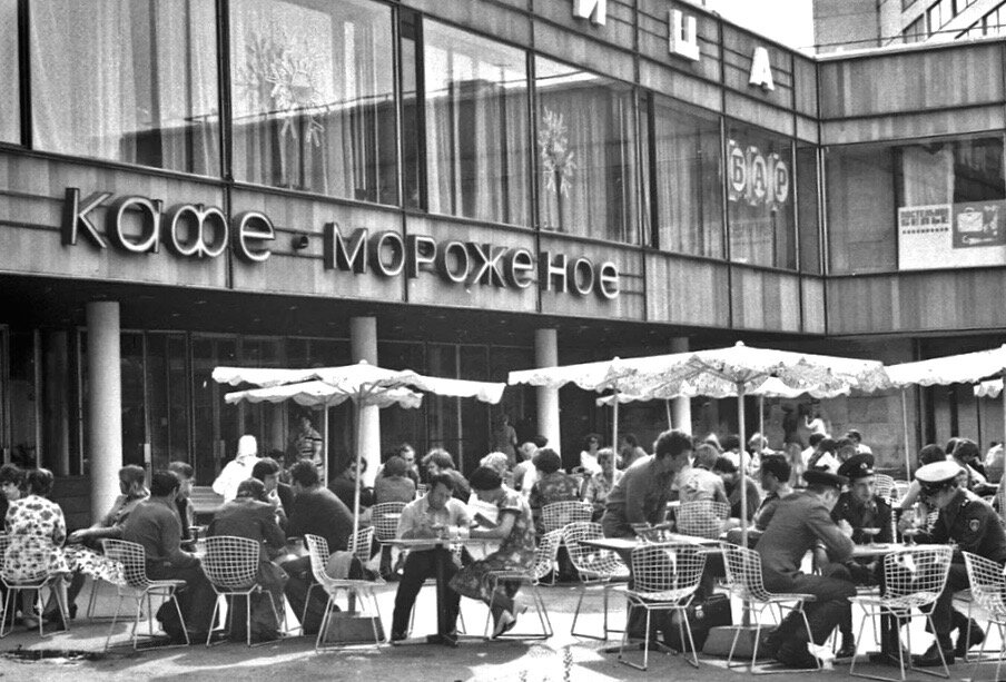 Рестораны и кафе времен СССР. Кафе "Метелица" на Калининском проспекте. Москва. 80-е года 20-го столетия.