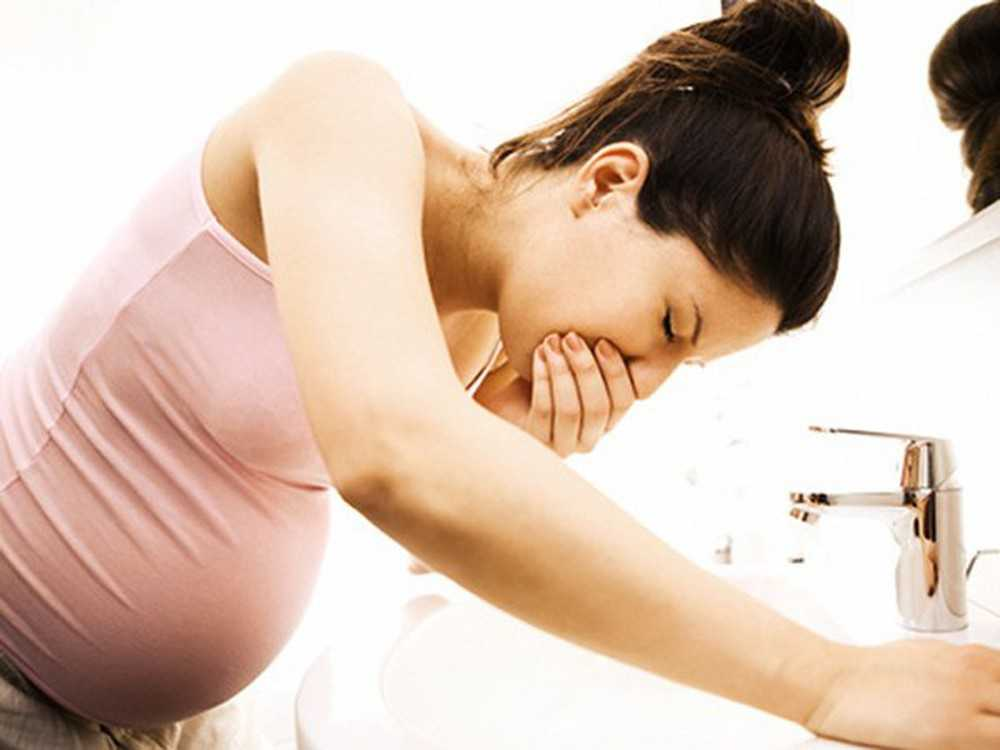 Понос при беременности: что делать будущей маме?
