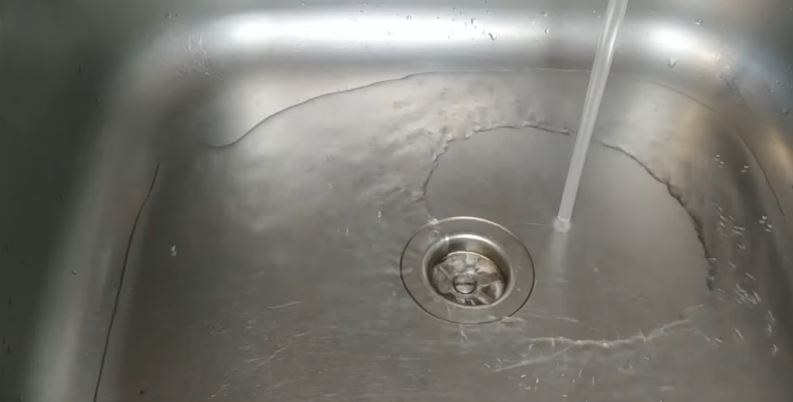 No more suffering from clogged sinks. A simple trick that saved you from this torment