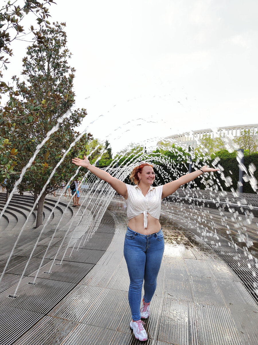 Жизнь становится хорошей тогда, когда мы начинаем ценить каждый грамм и миллиметр себя т своего пространства. Парк Галицкого в Краснодаре является собой одно из прекрасных пространств на Кубани, где вы можете отдохнуть и наполнить себя энергией.