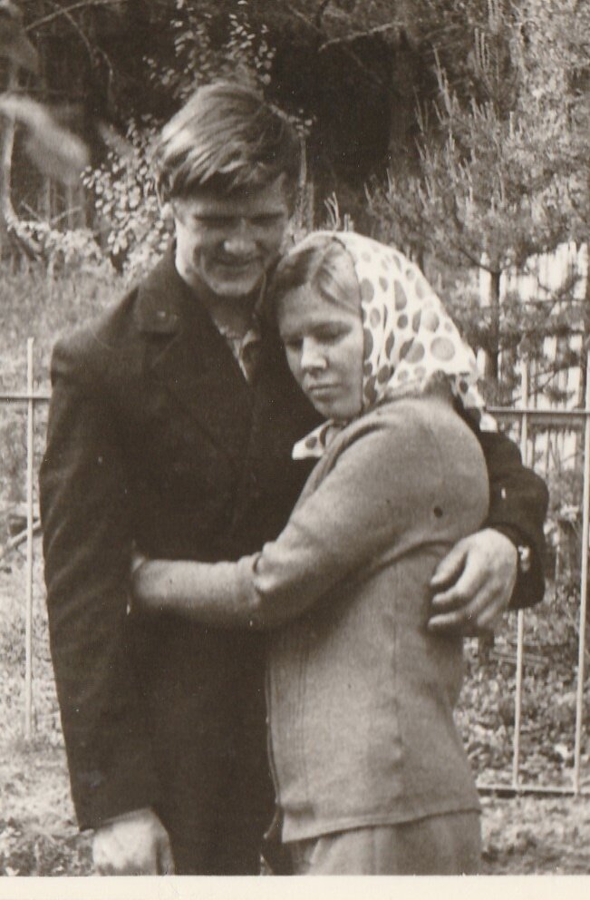 1976 год. Я с мужем в первые дни замужества.