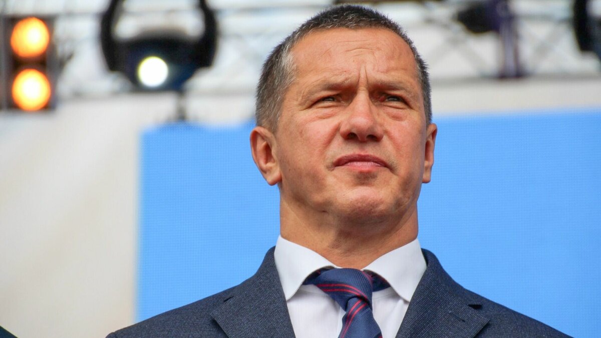     Полномочный представитель президента по ДФО Юрий Трутнев дал интервью журналисту проекта WarGonzo Семену Пегову. «Восток-Медиа» приводит полный текст встречи на передовой.