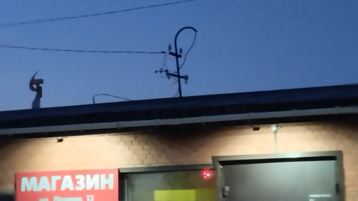 Серп и молот в темноте(фото автора) 