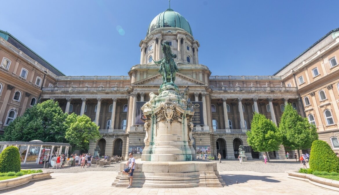 Официальный сайт города Будапешта budapest.hu📷
