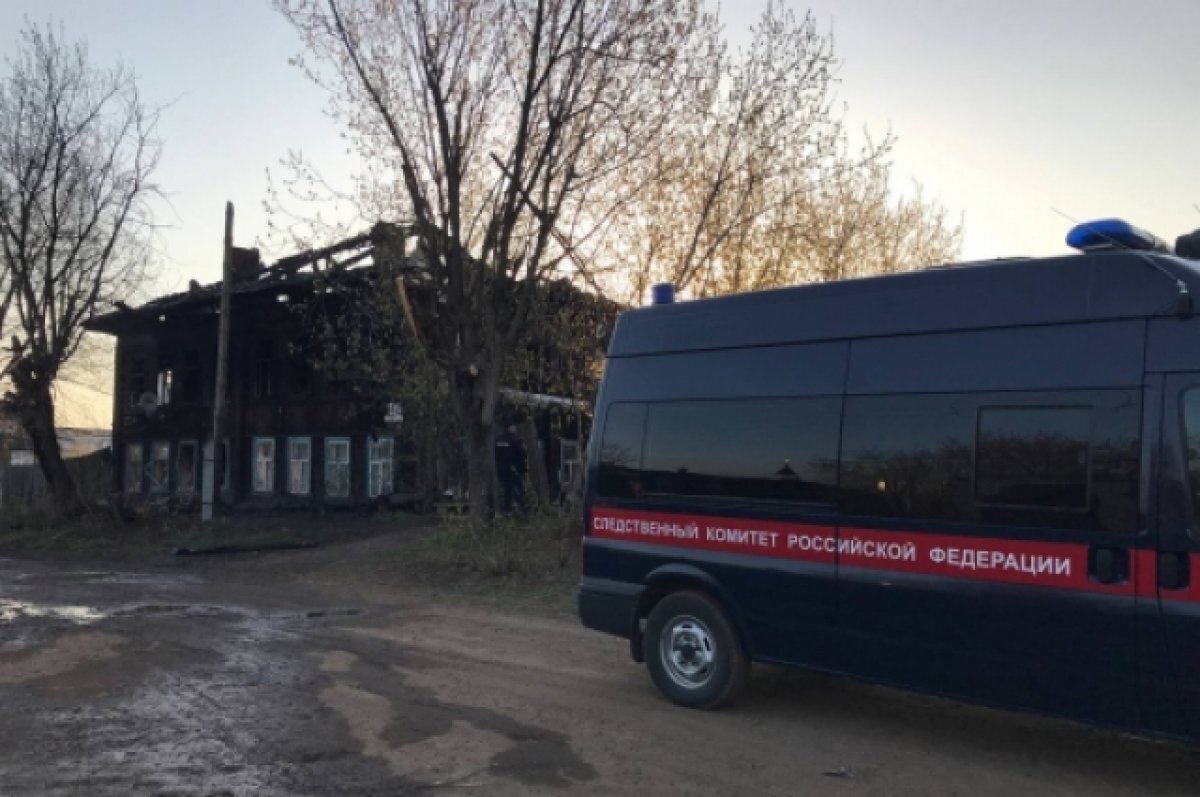    У здания обрушилась крыша.