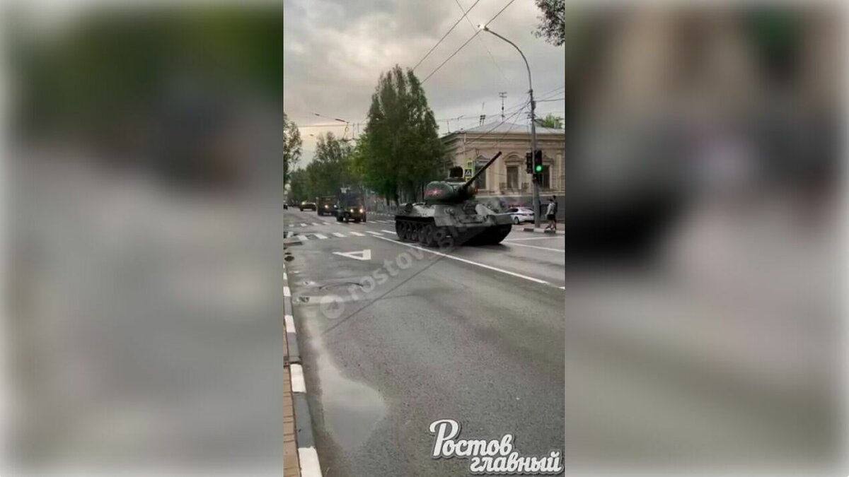     В Нахичевани в Ростове очевидцы сняли тяжелую военную технику, проезжающую по Нахичевани, видео появились в ростовском Telegram-канале.