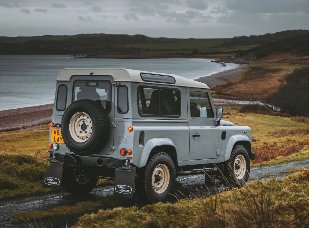 Land Rover Defender 1972 пустыня